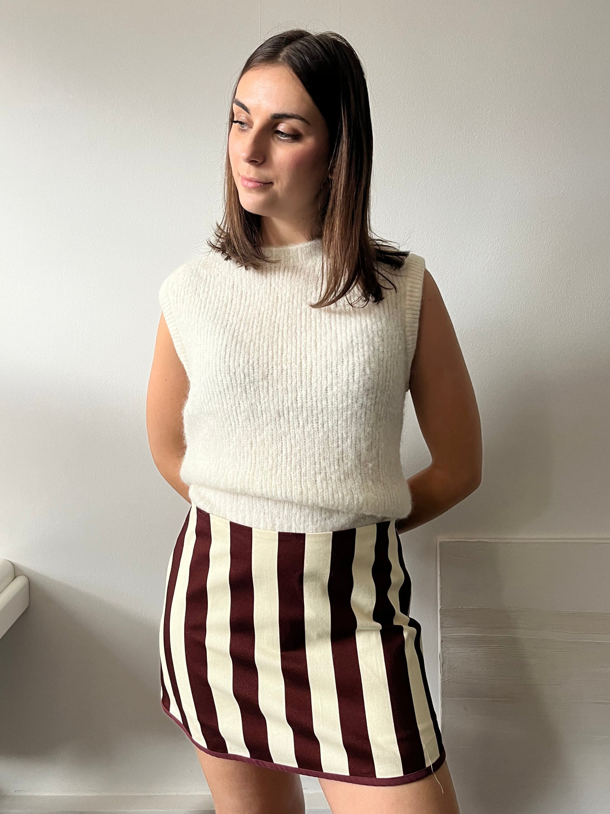 Jupe femme courte rayée bordeaux et crème coton – coupe droite allongeante – Rouge Garance