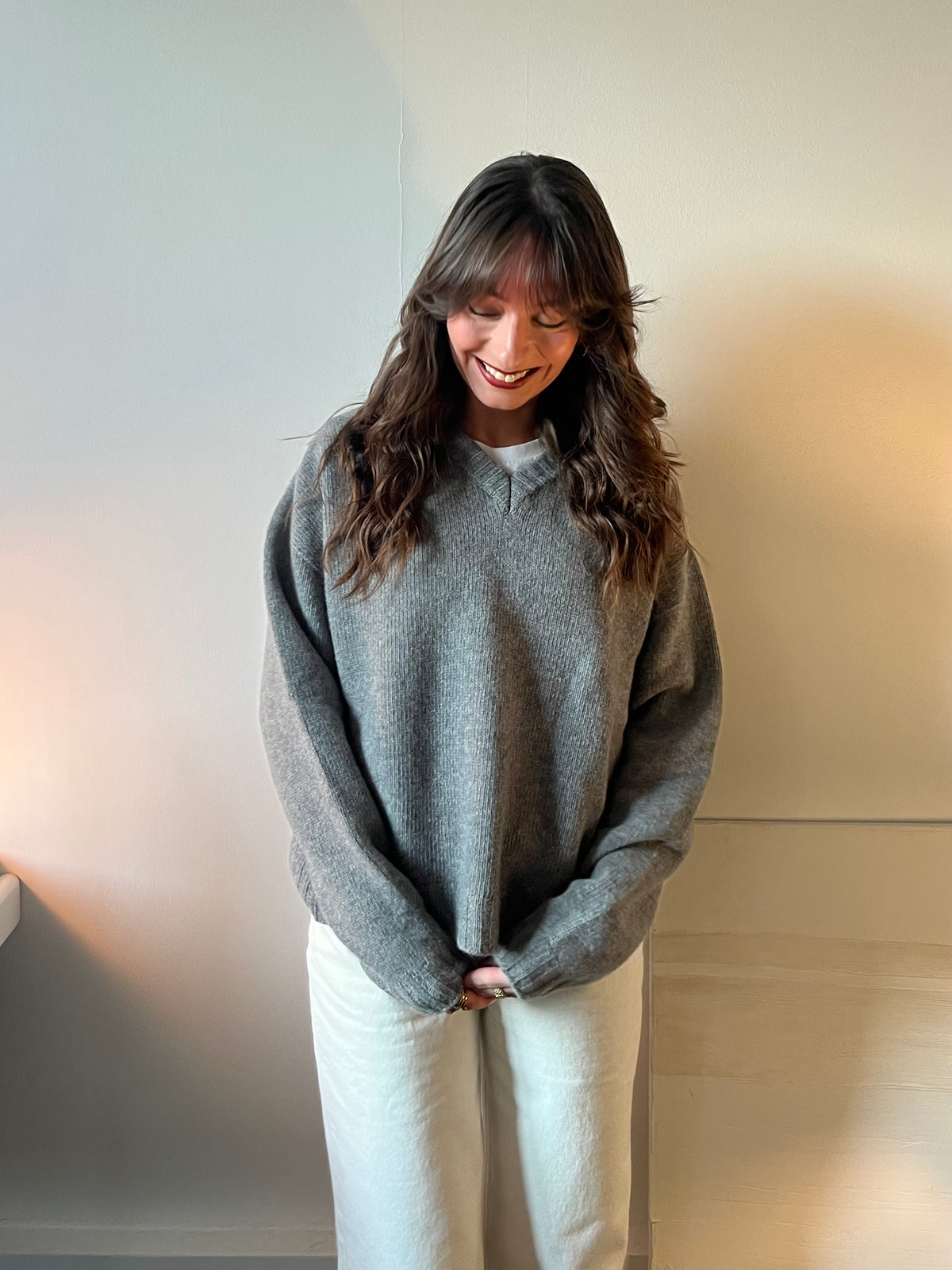 Pull col V gris foncé – 100% laine mérinos superfine
