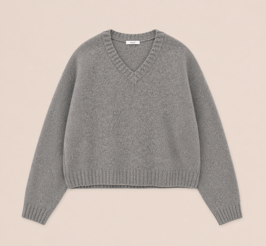 Pull col V gris foncé 100% en laine mérinos superfine – chaleur et élégance