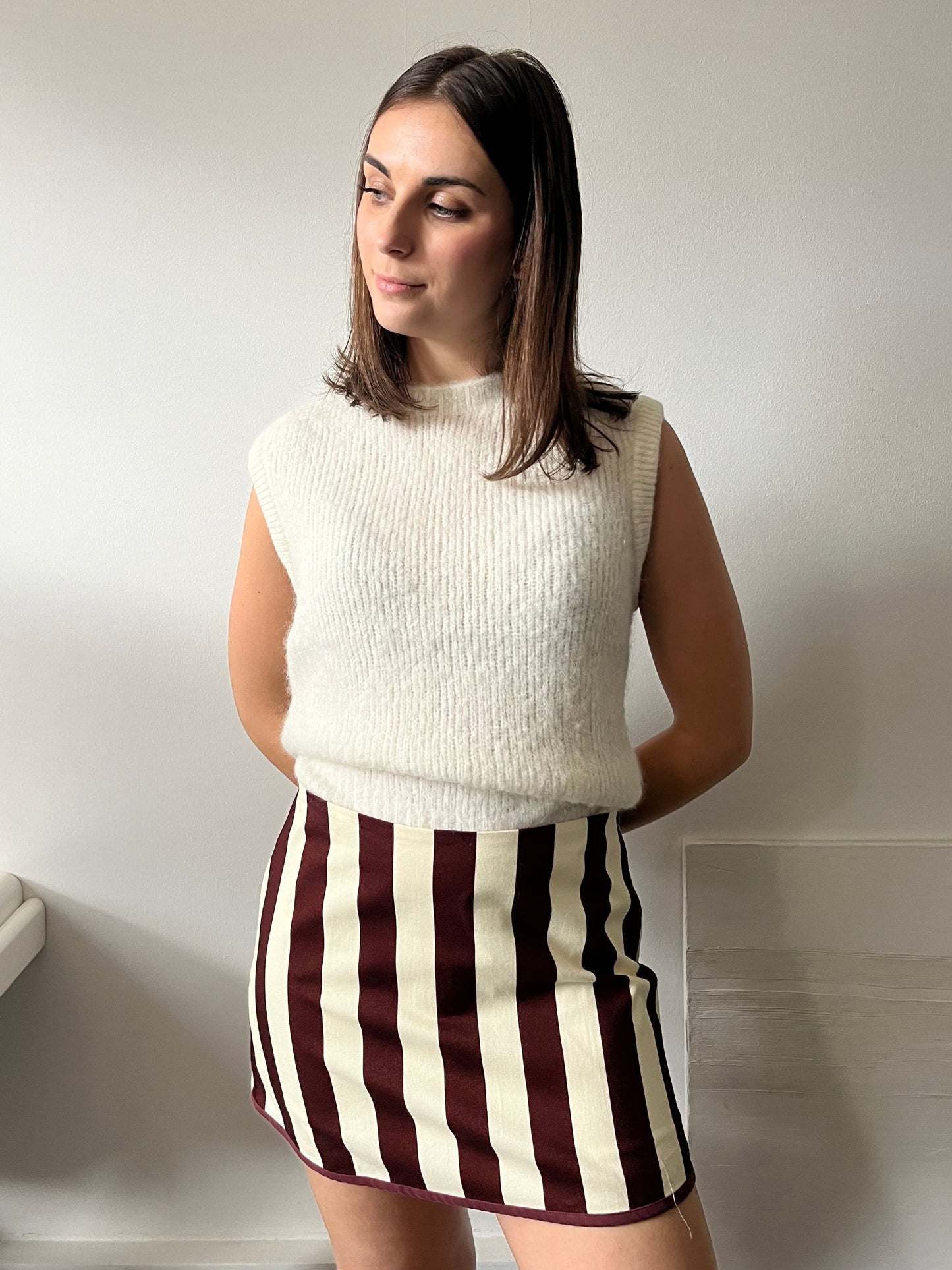 Jupe femme courte rayée bordeaux et crème coton – coupe droite allongeante – Rouge Garance