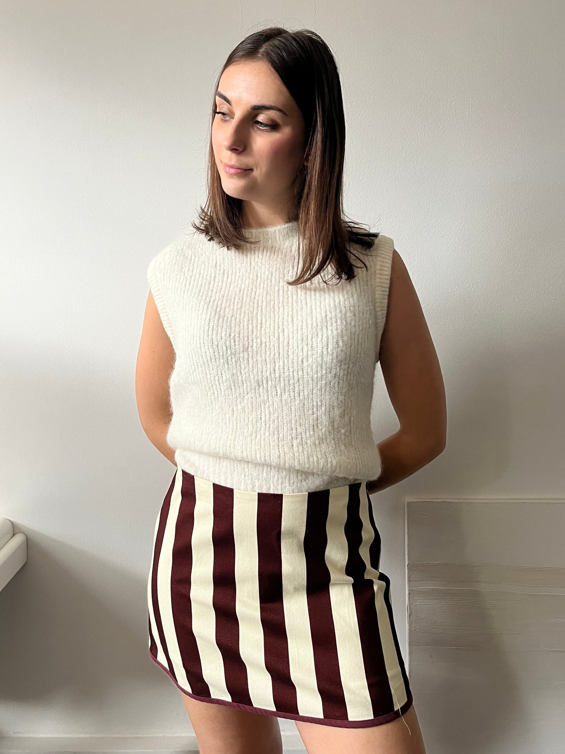 Jupe femme courte rayée bordeaux et crème coton – coupe droite allongeante – Rouge Garance