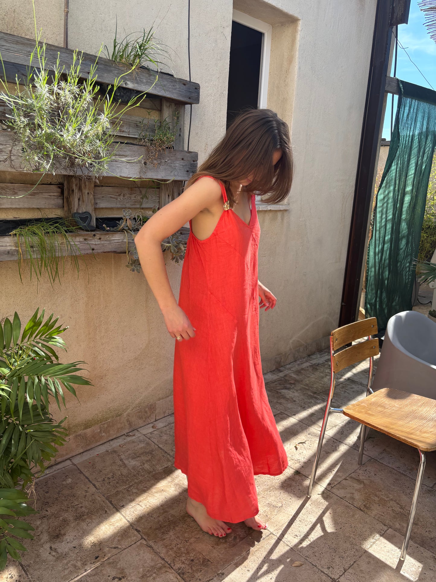 Robe longue en lin avec bijoux aux bretelles