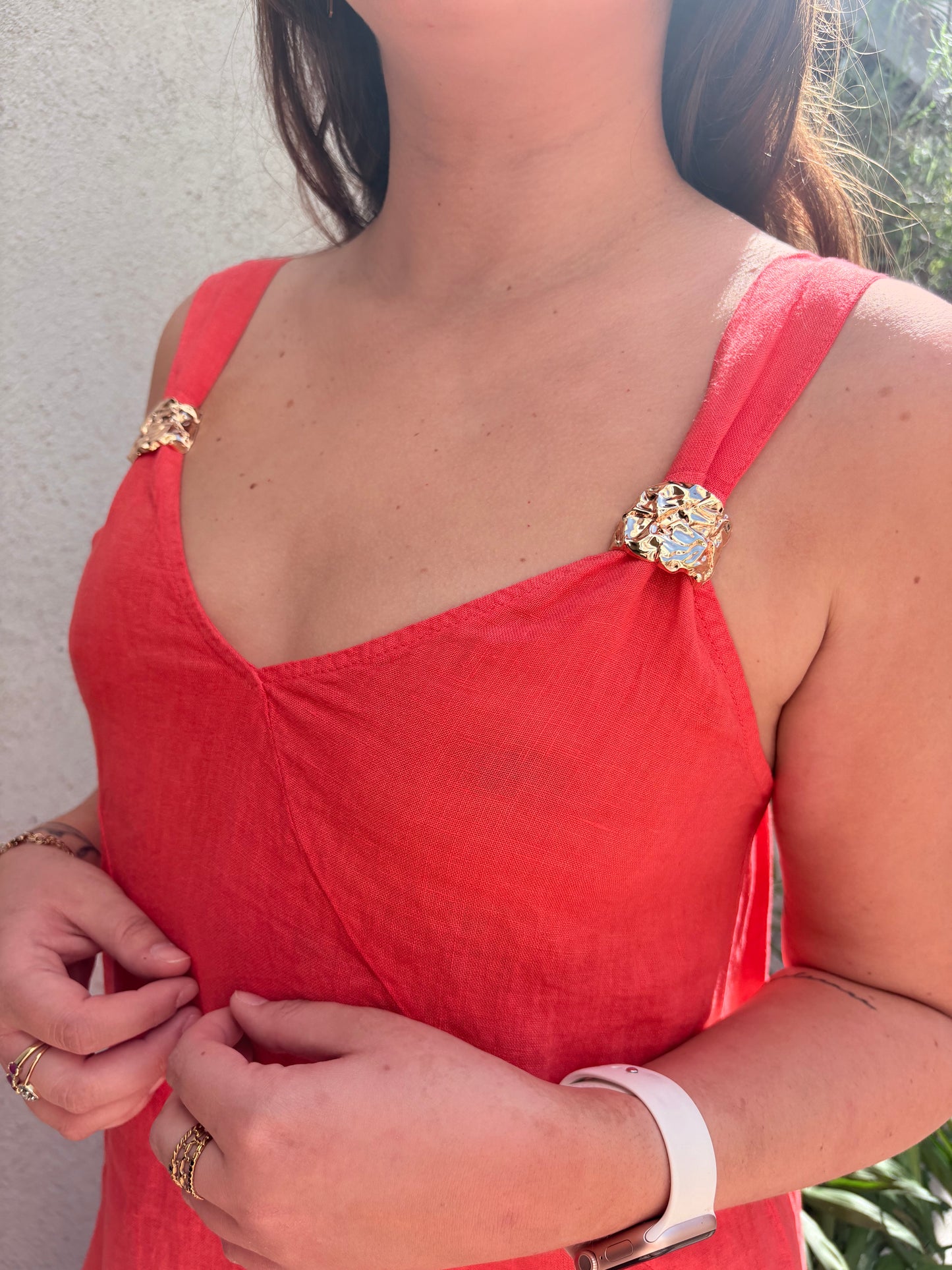 Robe longue en lin avec bijoux aux bretelles